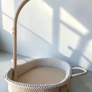 Holz-Baby-Handyhalter für Bettchen oder Stubentasche
