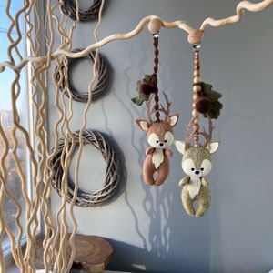 Baby stroller mobile deer/ Woodland pram accessory/ Elactic Stroller lanyard/ Pram hanging rattle/ Baby stroller chain/ forest pram toy clip