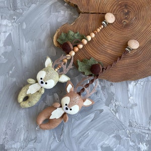 Deer baby stroller mobile/ Woodland pram accessory/ Elactic Stroller lanyard/ Pram hanging rattle/ Baby stroller chain/ forest pram toy clip