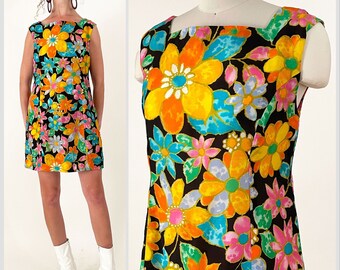 90s Does 60s Mod Floral Minidress | Bright Macro Floral Shift Dress | Medium