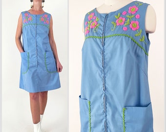 60s Mod Floral Embroidered Shift Dress | Lisa Smock by Lisanne Blue Pink Hand Embroidered Zip Front House Dress | Medium Large