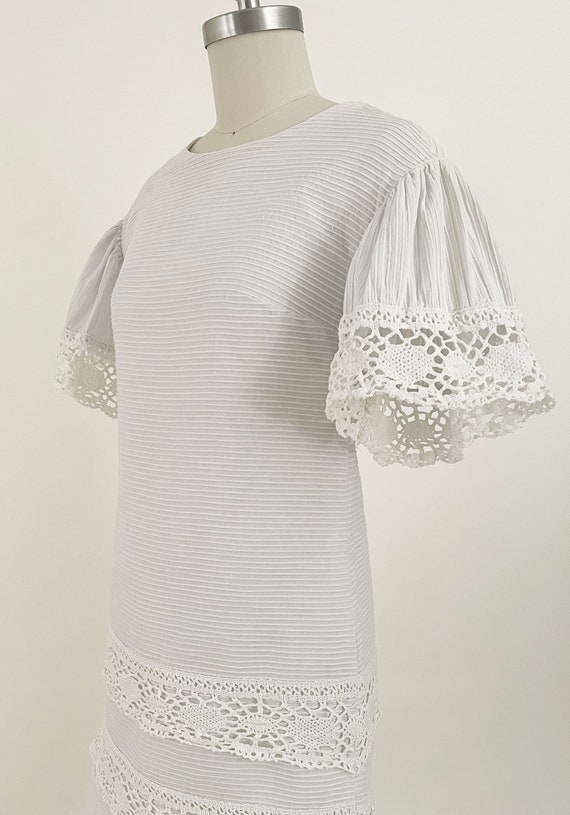 60s 70s White Pintuck Crochet Shift Dress | Gisel… - image 2