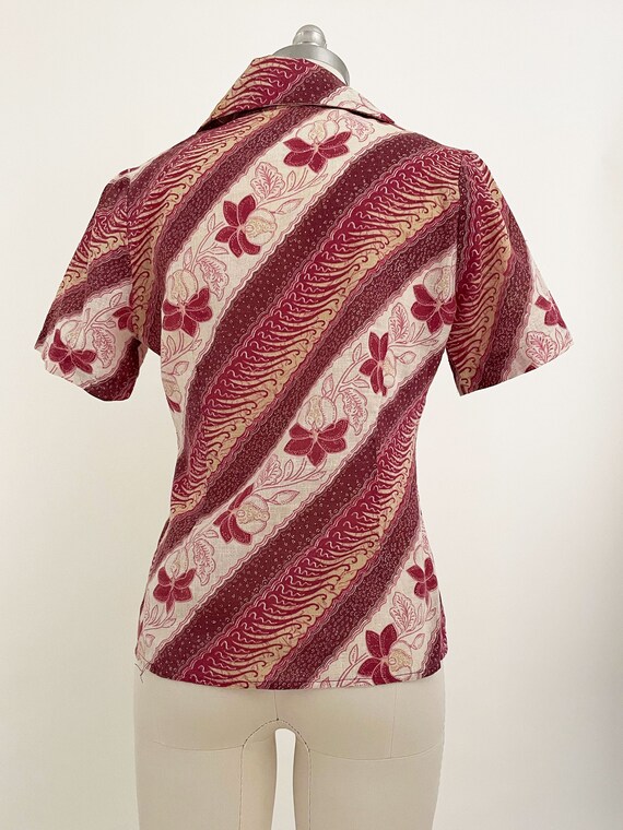 60s Batik Style Women's Button Down Shirt | Red P… - image 6
