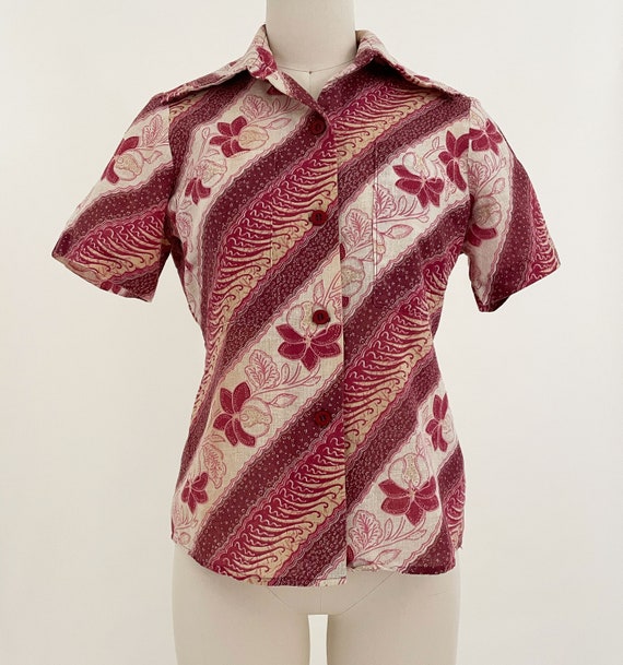 60s Batik Style Women's Button Down Shirt | Red P… - image 2