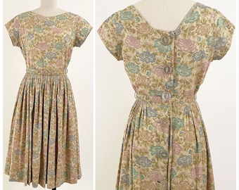 50s Lillian Russell Floral Button Back Dress | Pastel Floral Belted Day Dress with Oversized Buttons | Medium