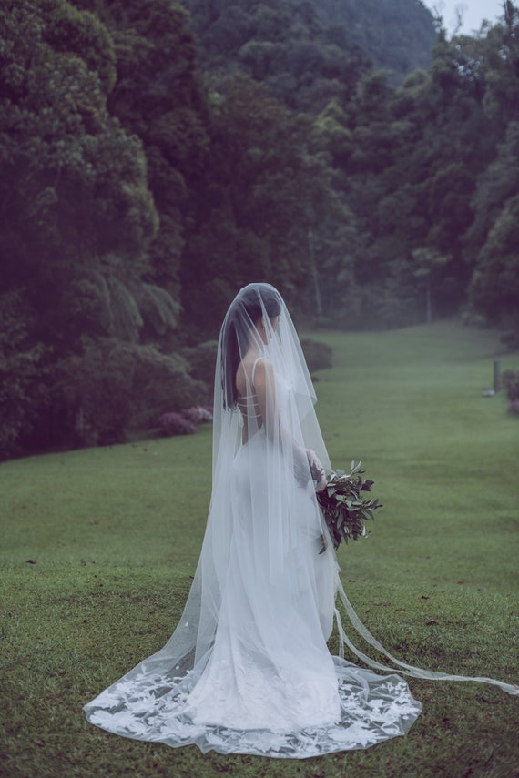 Featured image of post Sheath Wedding Dress With Veil