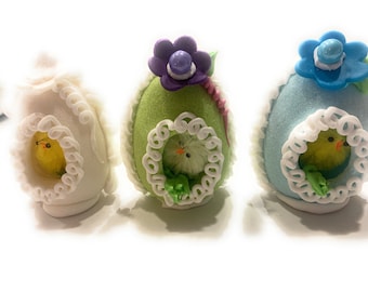 Paquete de 3 huevos de azúcar pequeños personalizados multicolor con pollitos de chenilla. Rosa, amarillo, azul.