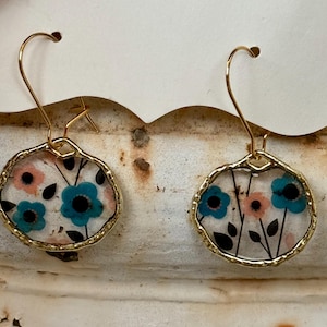 Floral resin Earrings, Lightweight Earrings for Her, Nature Themed Handmade Earrings,  Gift