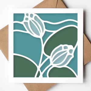 Tarjeta SVG floral con diseño de flores de vitral vintage en capas de nenúfar azul, tarjeta de felicitación SVG con corte de papel 3D para cualquier ocasión, Papercraft Cricut