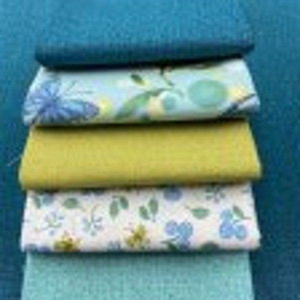 Cottage Bleu Fat Quarter Bundle (5Pc) by Robin Pickens for Moda Fabrics