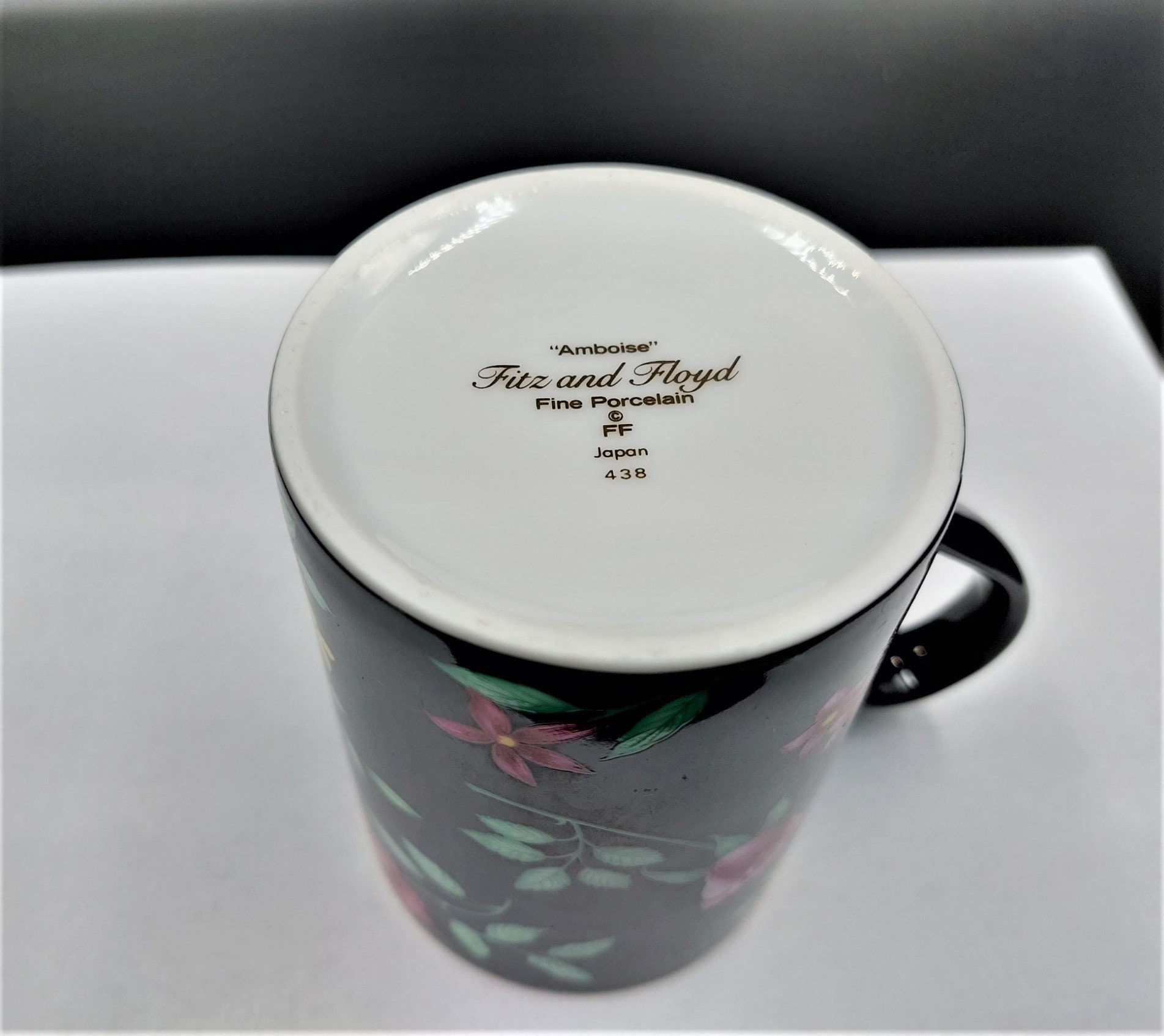 フェーブ　パディントン A Wedgwood Flame Fairyland lustre footed bowl, circa 1925-30