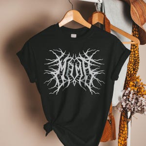Heavy Metal Mama Shirt | XS-5X Coole Metalhead T-Shirts für Mütter | Punk und Goth Ästhetische Geschenke für den Tag der Mutter