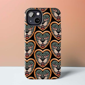 Custodia per telefono con tatuaggio a forma di cuore di tigre / Cover per telefono gotiche con illustrazione di un felino in metallo / I migliori piccoli regali per iPhone 12, 13 e 14 +