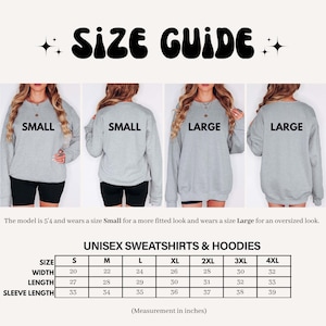 Puede incluir: Gu&iacute;a de tallas para sudaderas y sudaderas con capucha unisex. La tabla muestra medidas en pulgadas para ancho, largo y largo de manga, desde la talla S hasta la 4XL. Modelos con tallas Small y Large.