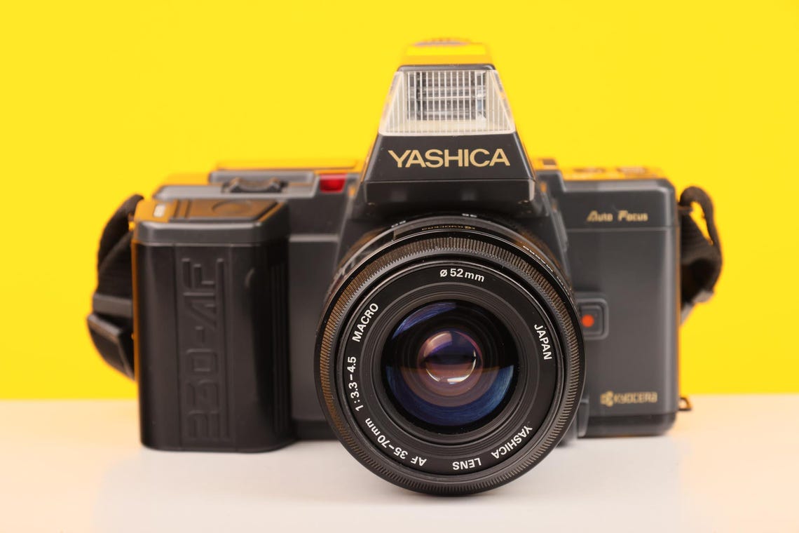 Yashica 230 AF, foto 2 di 5