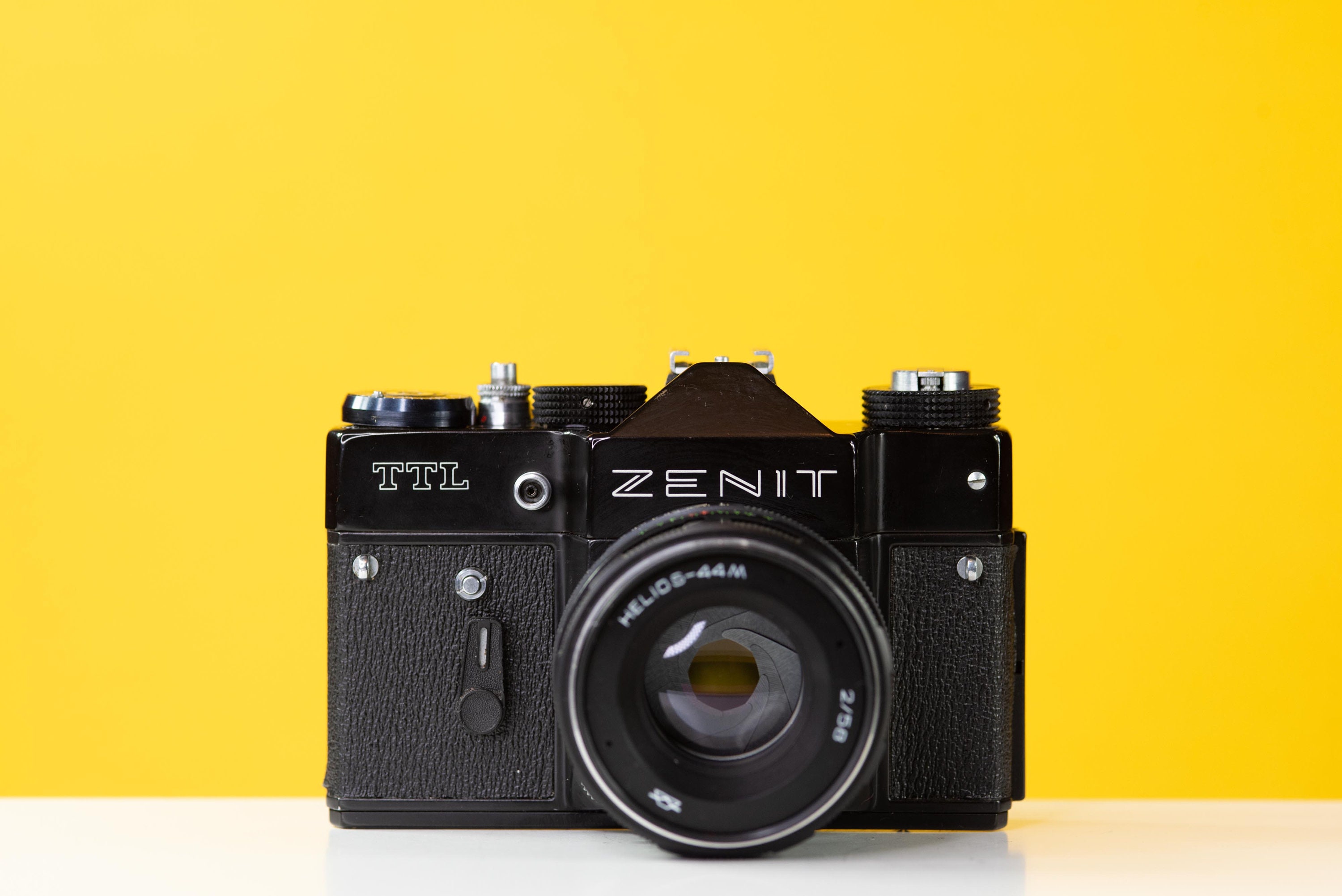 Zenit TTL Vintage 35mm Film SLR con Helios 44M f/2 - España