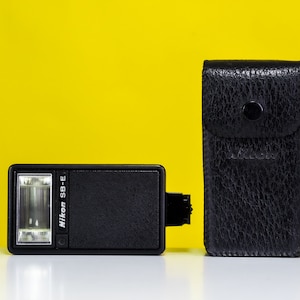 Nikon Speedlight SB-E dedicated auto flash  with pouch