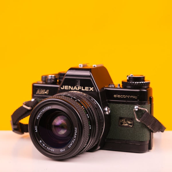 Jenaflex AM-1 35mm Film Camera with Prakticar f3.5 - 4.5 35mm - 70mm Lens