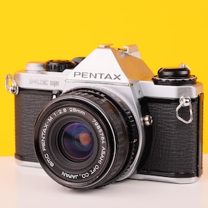 Pentax ME Super Vintage 35 mm Filmkamera mit SMC Pentax 28 mm f/2.8 Objektiv