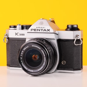 Pentax K1000 35 mm Filmkamera mit SMC-M 28 mm f/3,5 Festbrennweite