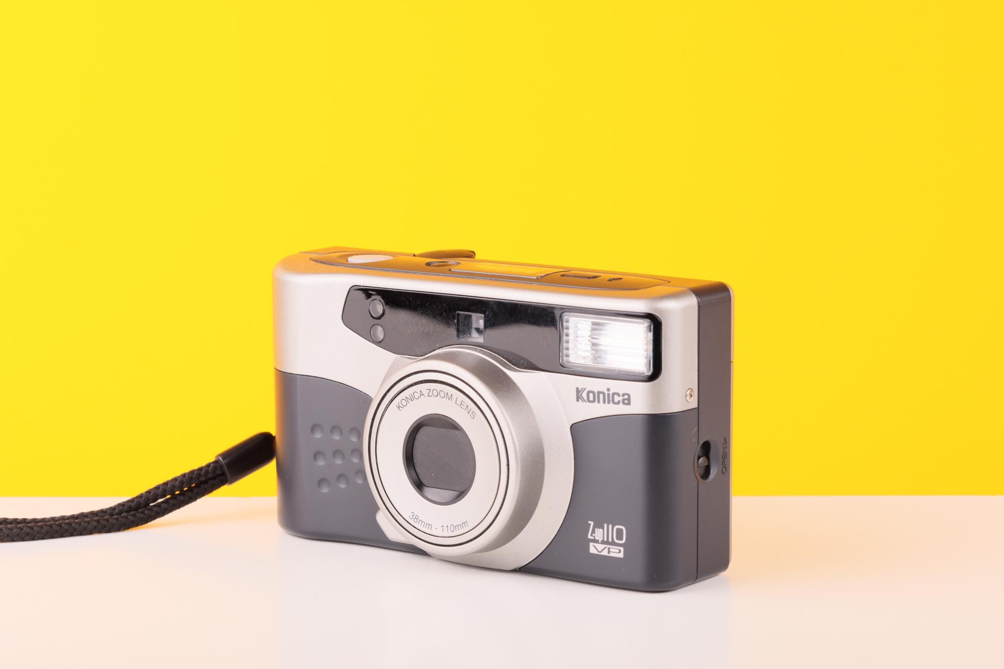 コニカ Z-up110 VP 35 mm ポイントアンドシュートフィルムカメラ