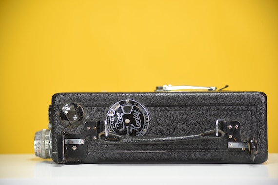Kodak Cine Model B Camera 16mm Film With Original Leather
