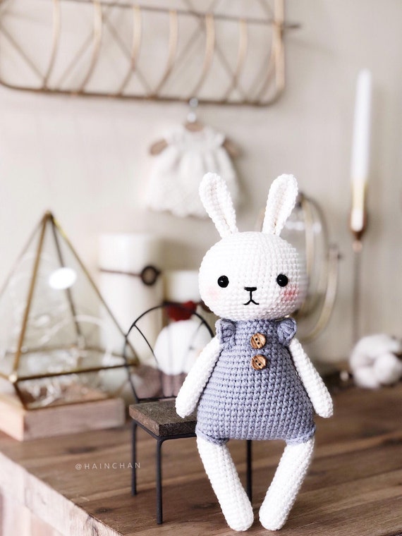 Lucy le lapin Modèle de crochet Amigurumi détaillé par Hainchan