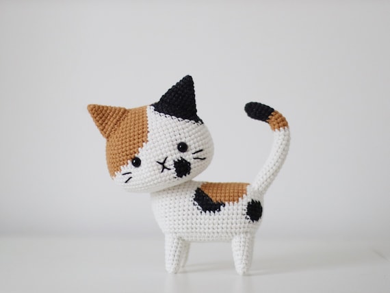 三毛猫のかぎ針編みパターンをすぐにダウンロード - DIY あみぐるみ