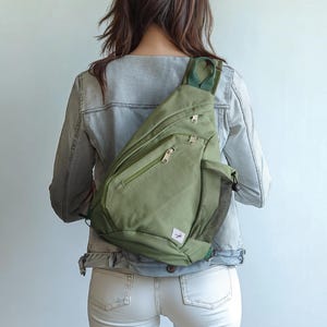 Borsa a tracolla in tela, borsa da viaggio a tracolla con tasca antifurto, zaino con tracolla singola per iPad da 11", borsa sul petto con porta bottiglia