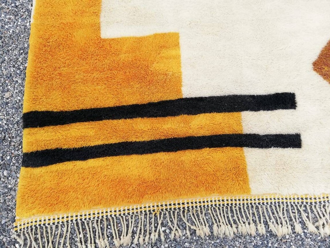 Moroccan Berber Wool Rug / Taps Berbère Ben Ouran Cream Wth Blue