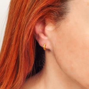 Orecchini a cerchio Huggie in argento sterling, orecchini a cerchio piccoli, orecchini per cartilagine, orecchini a cerchio piccoli placcati in oro 24K, orecchini a cerchio Huggie delicati