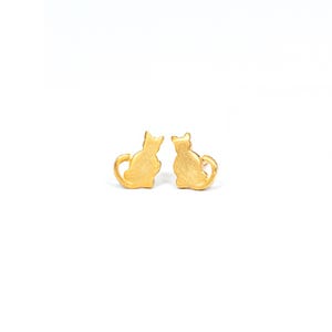 Tiny Cat Stud Earrings,Cat stud earrings flat back ,24K gold plated animal ear studs, Minimalist Cat Earrings,Gold cat Cartilage earring