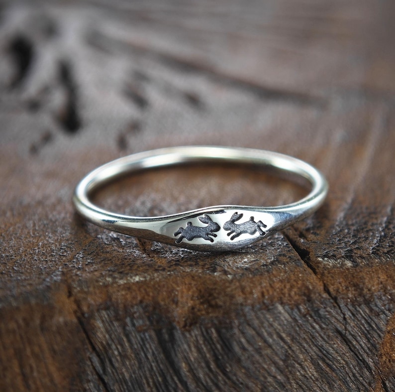 Silver Kiss Rabbits Ring, Liten Kanin Ring bild 1