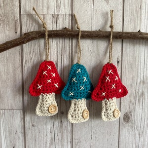 CROCHET PATTERN Toadstool Christmas tree decoration/keyring US terms (English only)