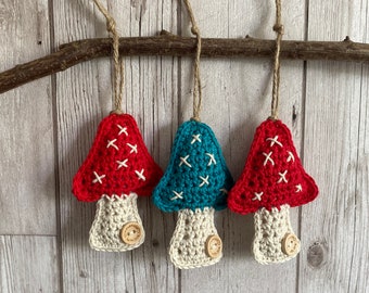 CROCHET PATTERN Toadstool Christmas tree decoration/keyring US terms (English only)