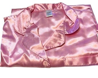 Pijama rosa de satén con top de manga corta y shorts, talla S. Estilo clásico de abuela.