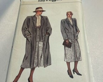 Puede incluir: Un patrón de costura vintage para un abrigo y una falda. El patrón es para las tallas 14-16-18. El patrón es de Very Easy Vogue.
