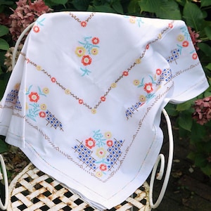 Hand-Embroidered Vintage Tablecloth – Floral Cross-Stitch – Colorful Cotton – Cottagecore – One of a Kind – 1950s-70s