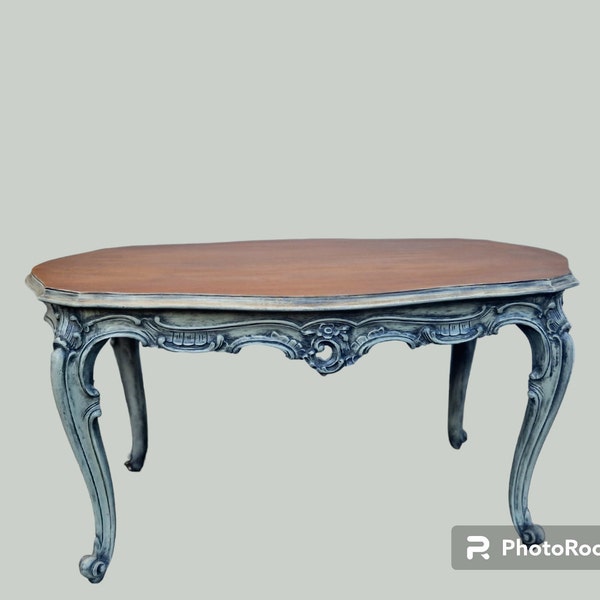 table basse, Bois véritable, Vintage style baroque, Motifs en relief plateau bois couleur chêne, cadre et pieds vert-de-gris, patine noire