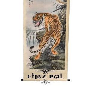Vintage Large Asian Scroll Vertical Tiger Wall Hanging Wall Décor Asian Wall Art Tiger Lover Gift Idea Display Makers Marked / Chez Rai