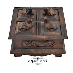 Vintage Wooden Wood Box Of Tortoise Turtles Trinket Box Jewelry Box 4 Compartment Hand Carved Tortoise Turtle Handles / Chez Rai