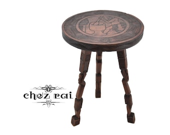 Tabouret tabouret africain vintage de 17 po., Afrique, richement sculpté, décoré lourd, chaise en bois, support de siège, vers les années 1980-90 / ChezRai