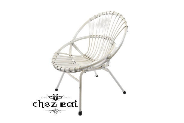 Vintage Peint à La Bombe Rotin Bambou Osier Tissé Chaise d'enfant Chambre Siège Métal Pieds Conserva