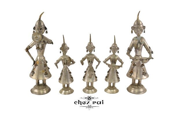 Vintage Set de 5 Indien Inde Hindou Argent Tonique Métal Blanc Musiciens Danseurs Figurines Étagère 