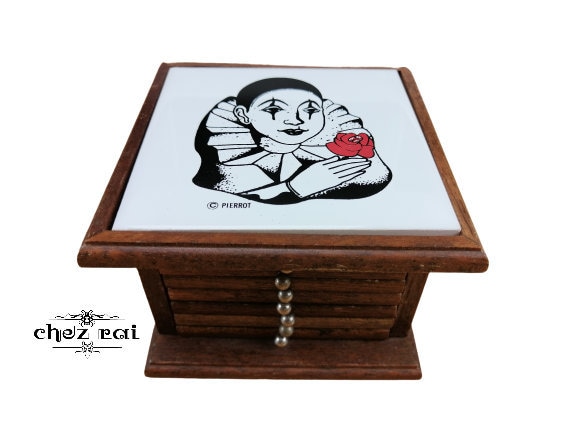 Vintage Français Trouvé Dessous de Verres Pierrot Tile Topped Wood Cork Coasters With Holder Set Of 