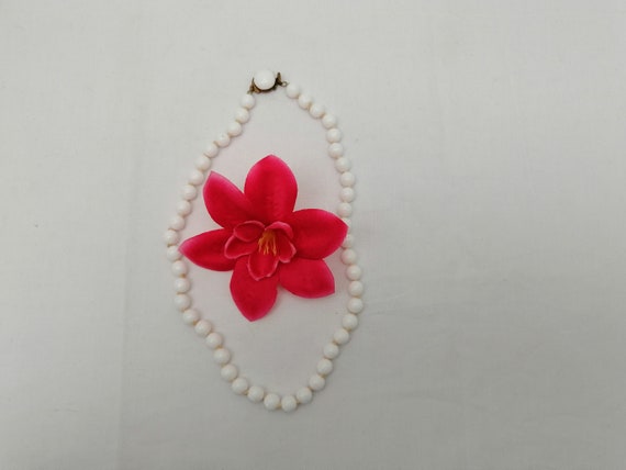 Vintage 1960's White Ceramics Necklace A Single Strand Of Pure White Ceramic Beads With Push In Button Clasp Great Gift For Her / Chez Rai View 6