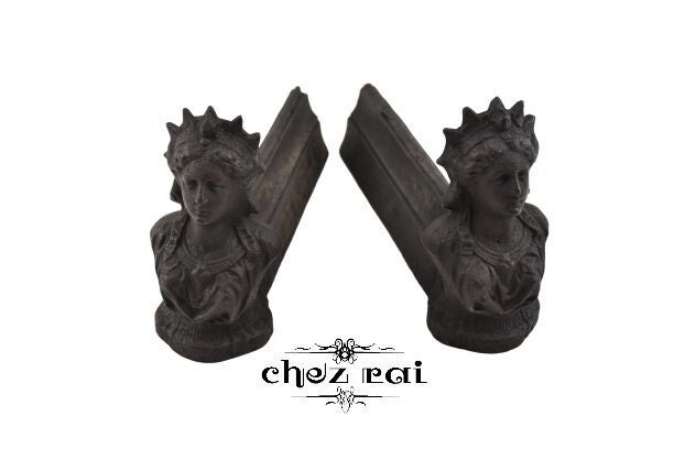 chenets lourds antiques reine buste chenets en fonte paire de dames statue cheminée ensemble décor c1900s/chez rai