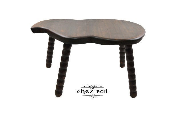 Vintage Français Forme Inhabituelle Différente Belle et Lourde Table en Bois avec Quatre Pieds Bobbi