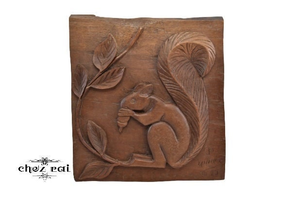 Vintage Français Trouvé Belle Lourde Écureuil et Gland Sculpture en Bois Plaque Murale Décoration Wa