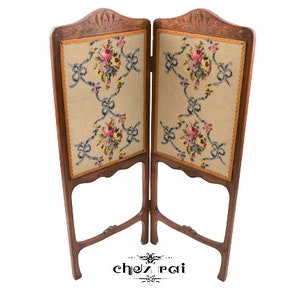 Vintage houten framed Paravent Pour Enfants vouwen twee sectie paneel handwerk geborduurd kinderen scherm Room Divider c 1900&#39;s / Chez Rai